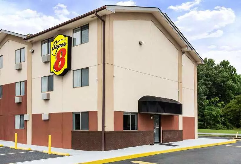 Отель Super 8 By Wyndham Chester/richmond Area
