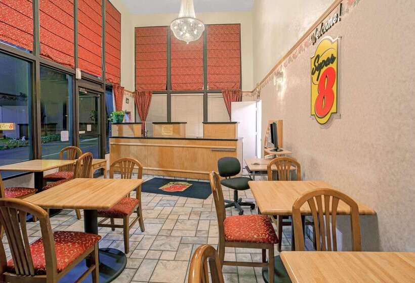 فندق Super 8 By Wyndham Yreka