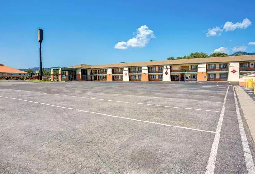 Отель Super 8 By Wyndham Yreka