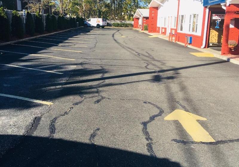 בית מלון כפרי Travelodge By Wyndham Bay Shore Long Island