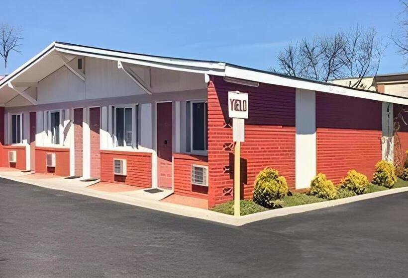 בית מלון כפרי Travelodge By Wyndham Bay Shore Long Island