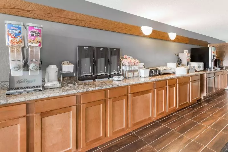 فندق على الطريق Americinn By Wyndham Columbus Wisconsin