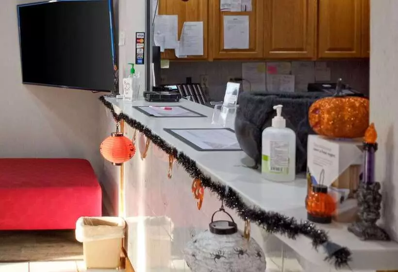 Мотель Econo Lodge