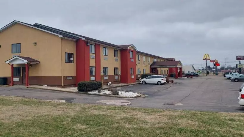 فندق على الطريق Rosewood Inn