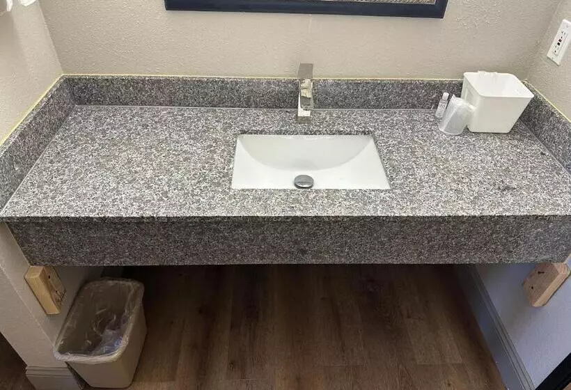 فندق على الطريق Rosewood Inn