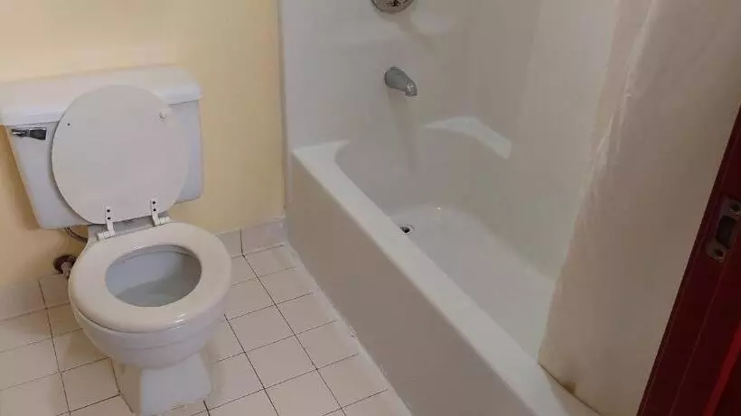 فندق على الطريق Rosewood Inn