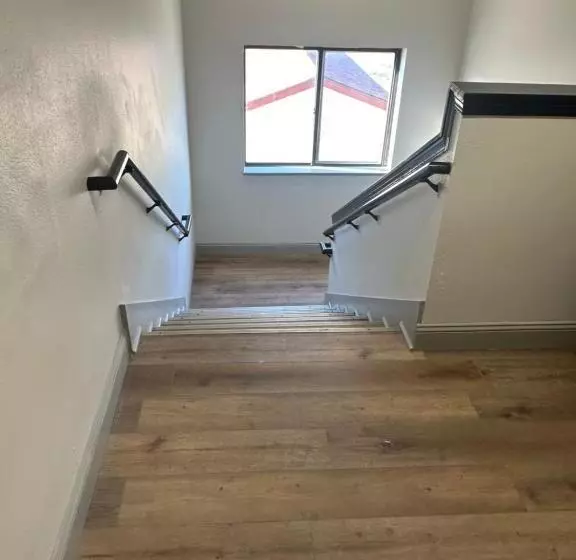 فندق على الطريق Rosewood Inn