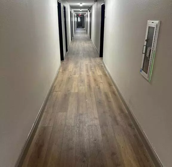 فندق على الطريق Rosewood Inn