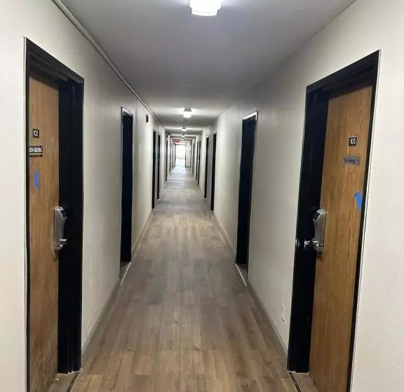 فندق على الطريق Rosewood Inn