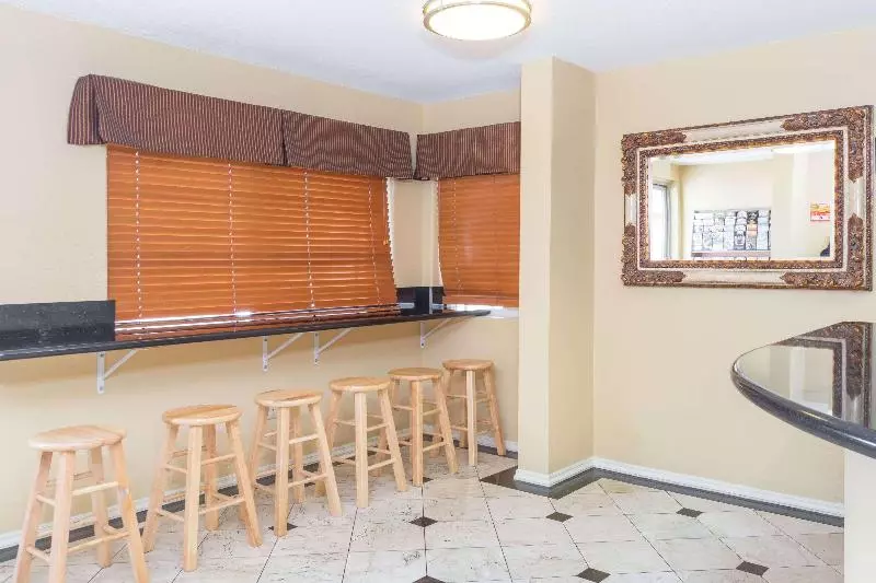 Мотель Super 8 By Wyndham Azusa