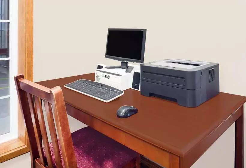 فندق على الطريق Super 8 By Wyndham Bolivar