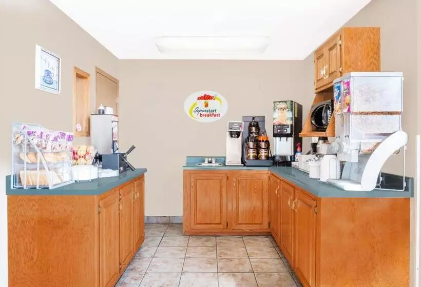 فندق على الطريق Super 8 By Wyndham Bolivar