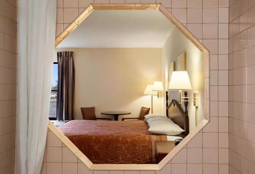 汽车旅馆  Super 8 By Wyndham Evansville North