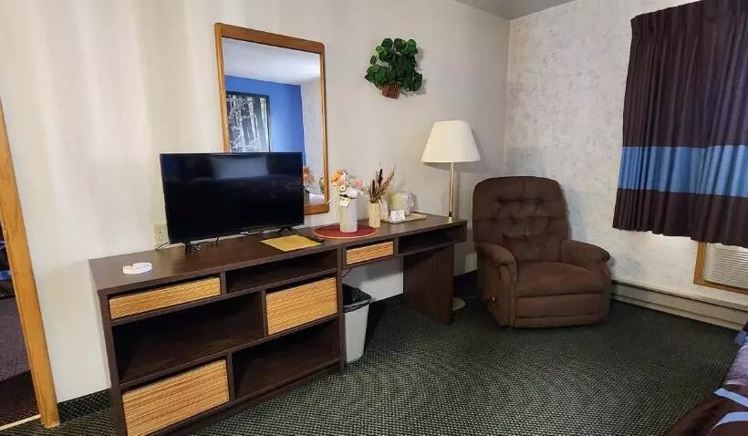모텔 Iron Mountain Inn & Suites