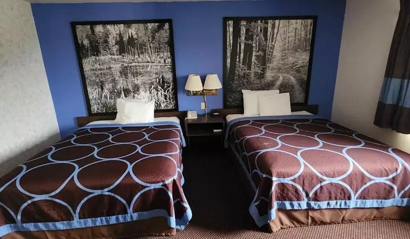 모텔 Iron Mountain Inn & Suites