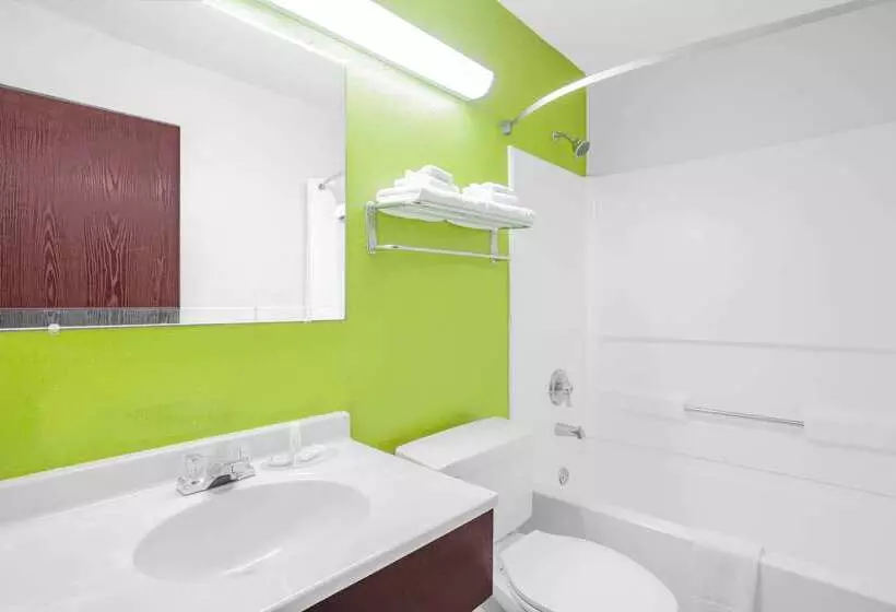 모텔 Super 8 By Wyndham South Boston Va