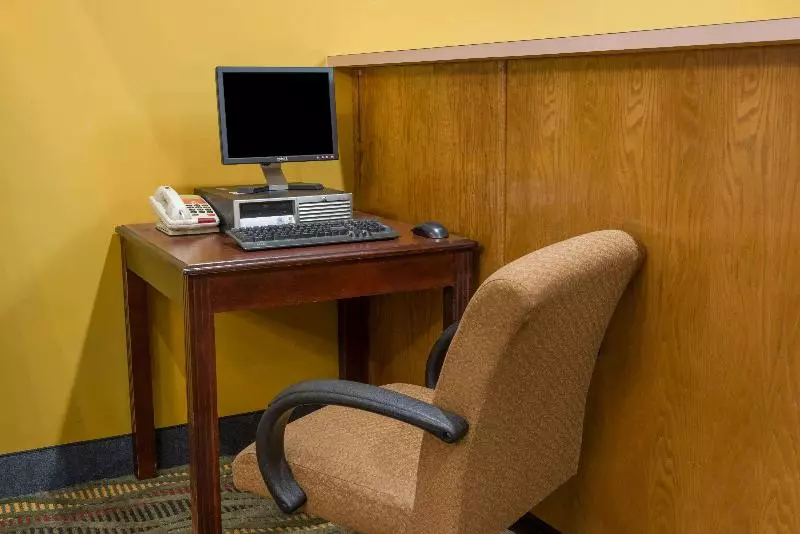 모텔 Super 8 By Wyndham Staunton