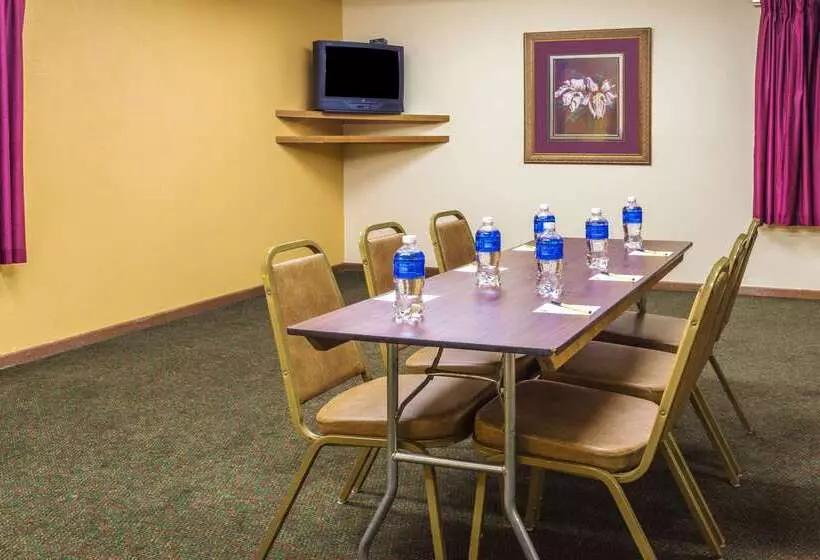 모텔 Super 8 By Wyndham Watertown Wi