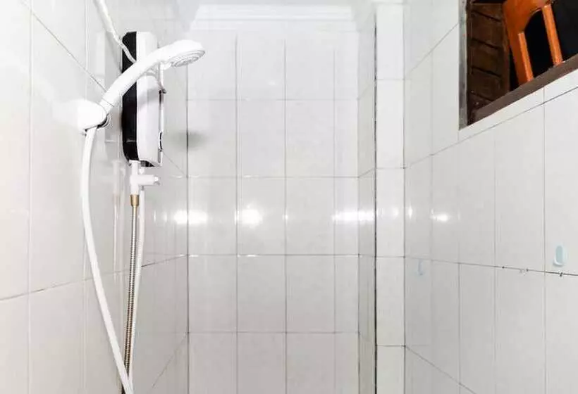 ペンション Reddoorz Plus Near Transmart Kairagi Dua Manado