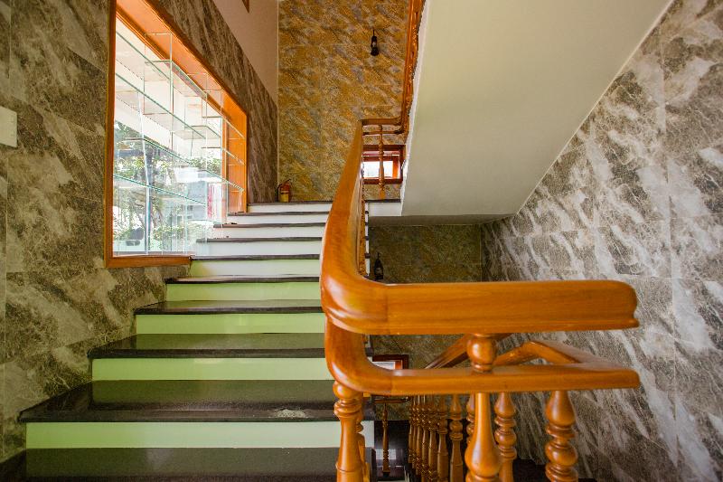 هتل Oyo 882 Lucky