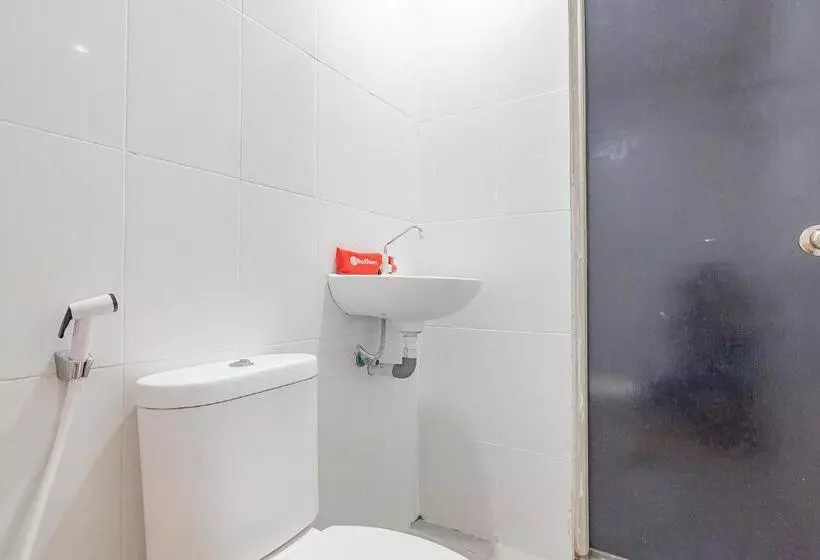 ペンション Reddoorz At Rajawali Km 5 Palangkaraya