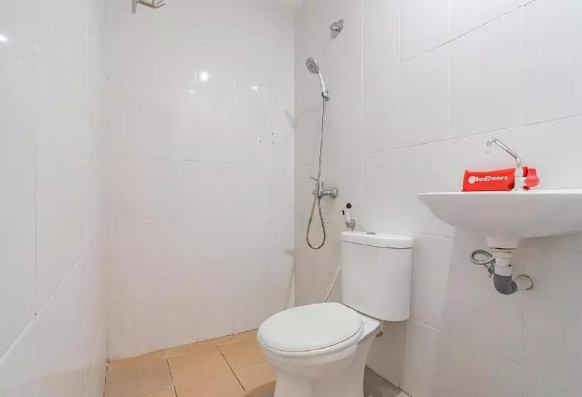 ペンション Reddoorz At Rajawali Km 5 Palangkaraya