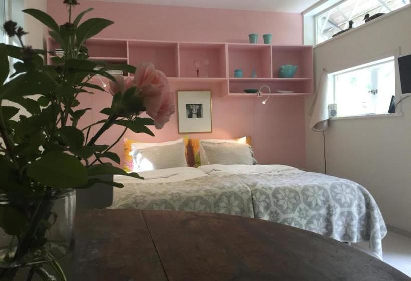 ベッドアンドブレックファースト Artstay