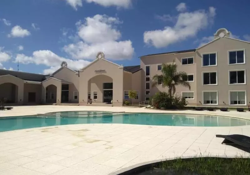 Hotelli Howard Johnson Plaza & Convention Center Spa La Plata