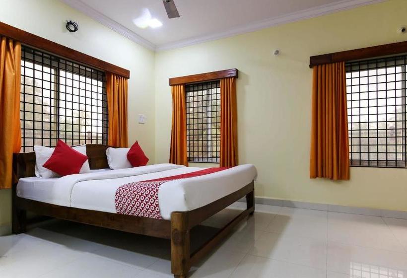 호텔 Oyo 47344 Morjim Palms Stays