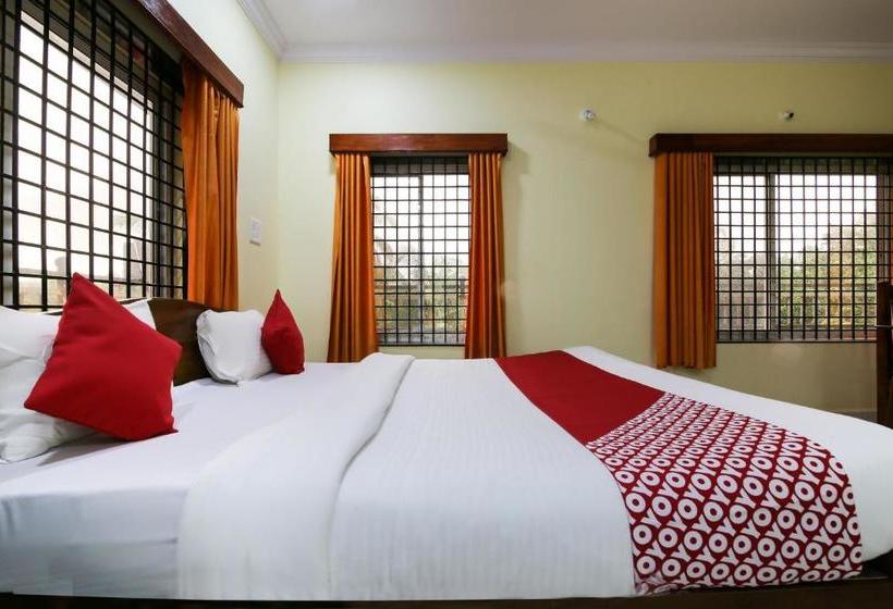 호텔 Oyo 47344 Morjim Palms Stays