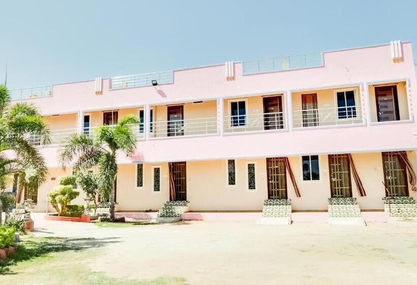 호텔 Oyo 68320 Bgr Residency