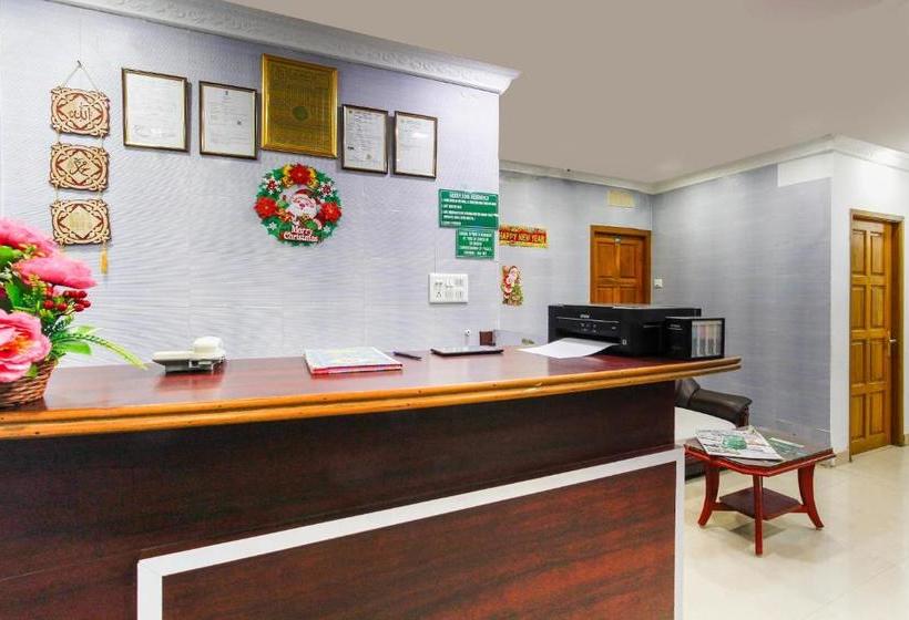 בית מלון כפרי Oyo 69269 Green Star Residency