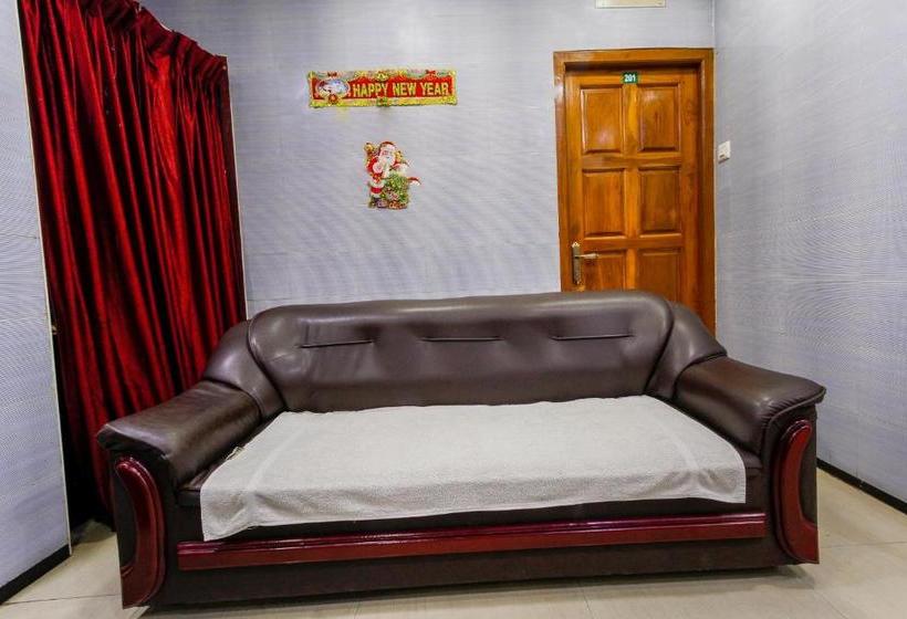 בית מלון כפרי Oyo 69269 Green Star Residency