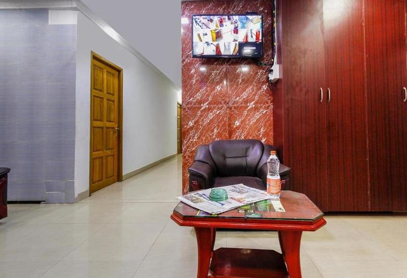 בית מלון כפרי Oyo 69269 Green Star Residency