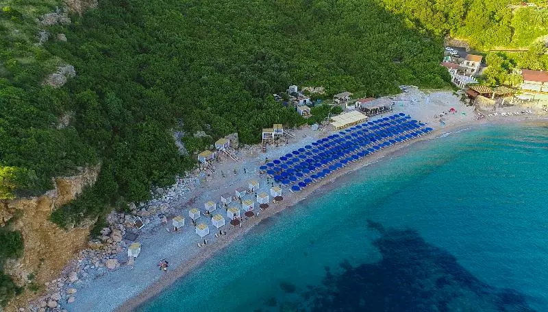 هتل Vivid Blue Serenity Resort