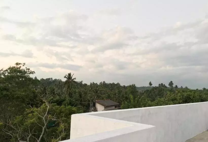 هتل Grand Elephant Mirissa