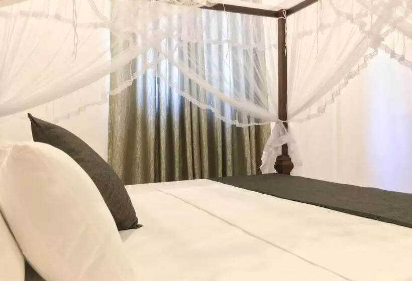 هتل Grand Elephant Mirissa