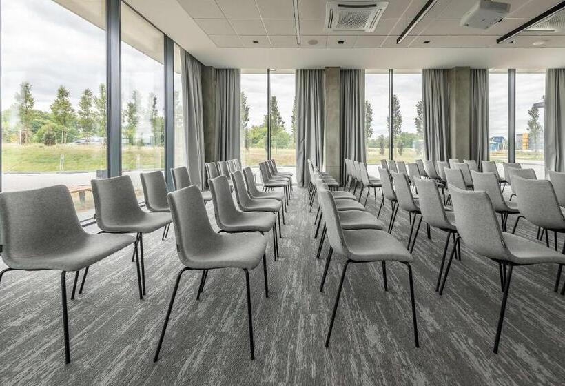 Park Inn By Radisson Vilnius Airport Hotel & Conference Centre