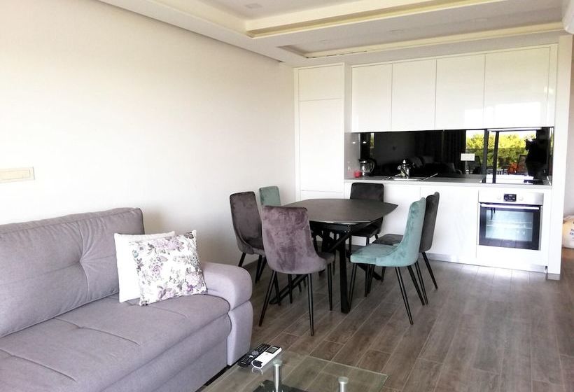 Modern Apartment In Makarska With Sea View