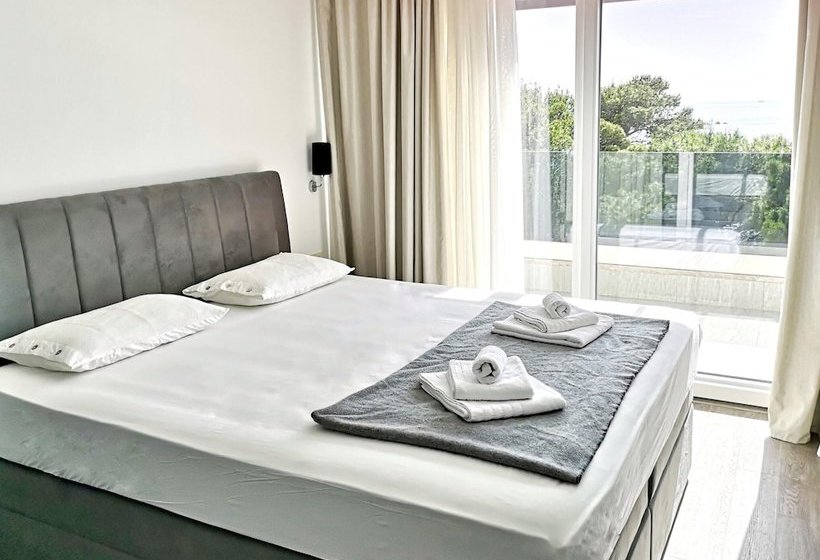 Modern Apartment In Makarska With Sea View