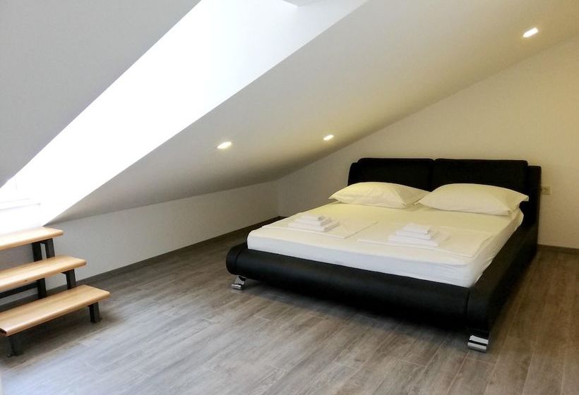 Modern Apartment In Makarska With Sea View