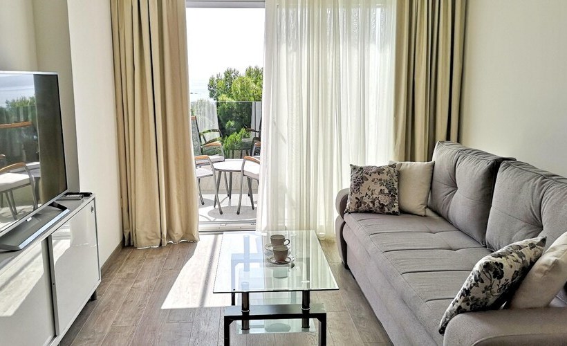 Modern Apartment In Makarska With Sea View