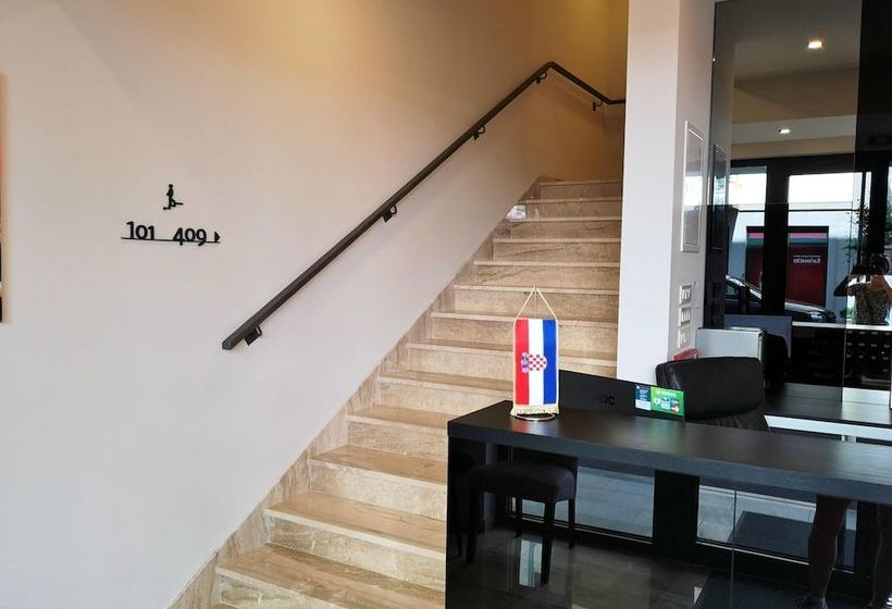 Modern Apartment In Makarska With Sea View