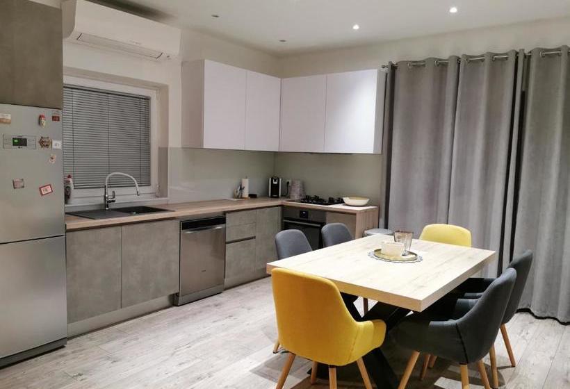 Guest Accommodation House Greta