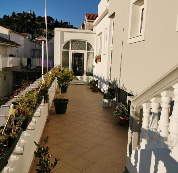 Guest Accommodation House Greta