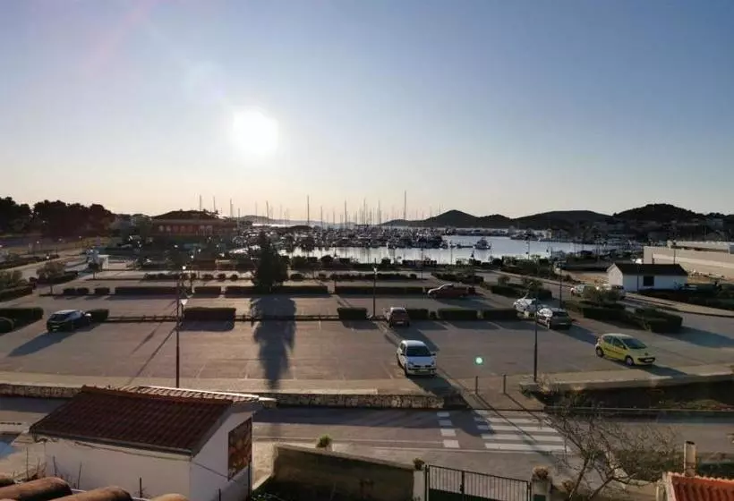 Guest Accommodation House Greta