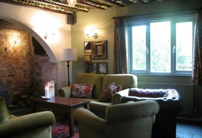 Oak Inn