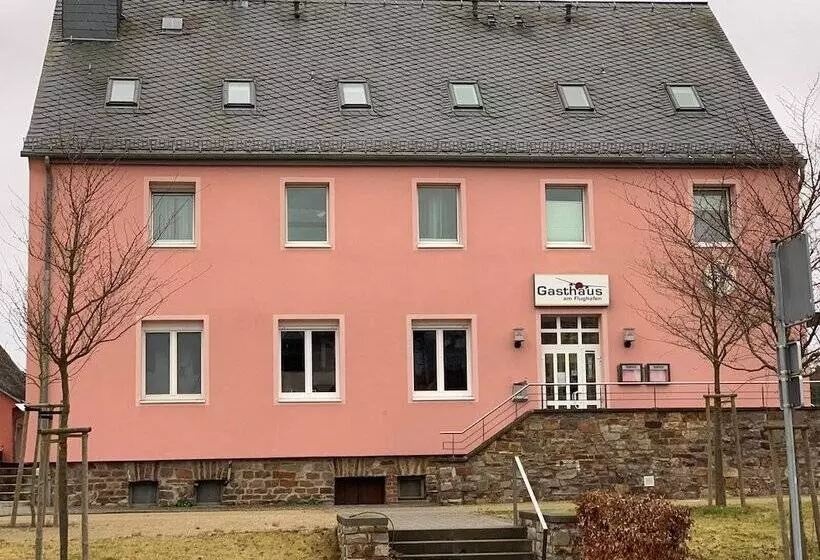 Hotelli Gasthaus Am Flughafen