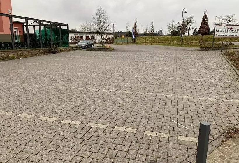 Hotelli Gasthaus Am Flughafen