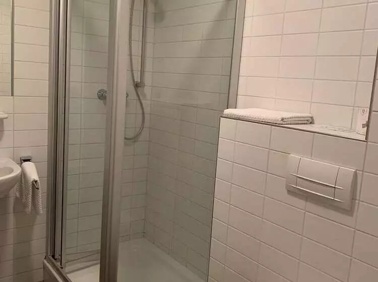 Hotelli Gasthaus Am Flughafen